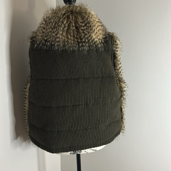 Faux Fur Vest in Black and Brown - Picture 5 of 15